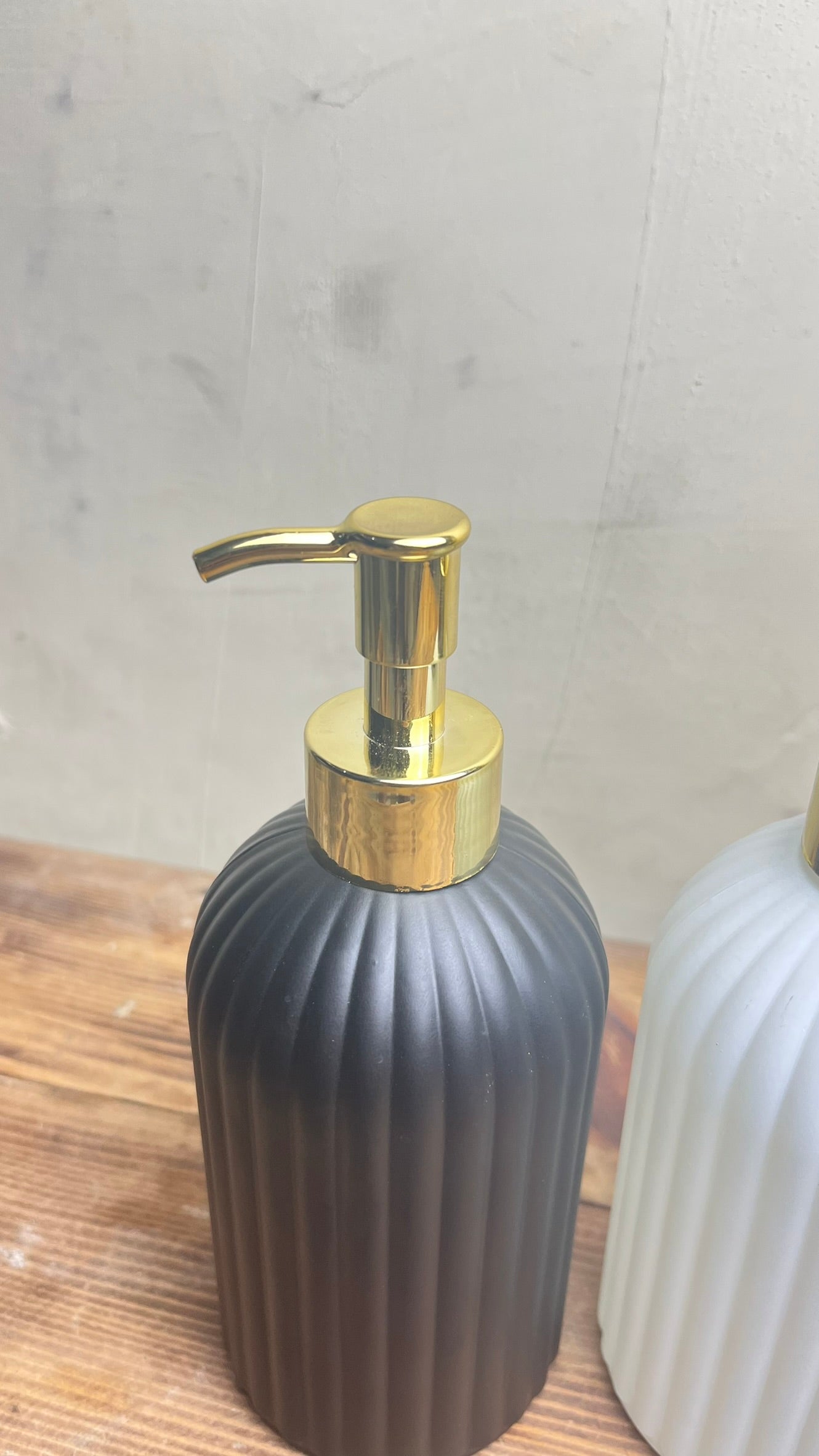 Botol Pump Sabun Hitam Putih Motif (48pcs)